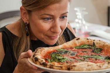 Visite gastronomique de Naples avec pizza et dîner privé sur le toit